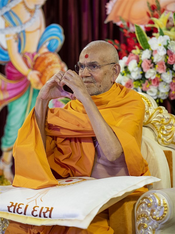 Swamishri interacts with the children via video conference