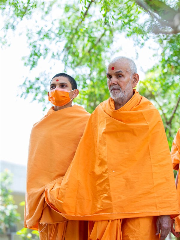 Swamishri after the afternoon assembly
