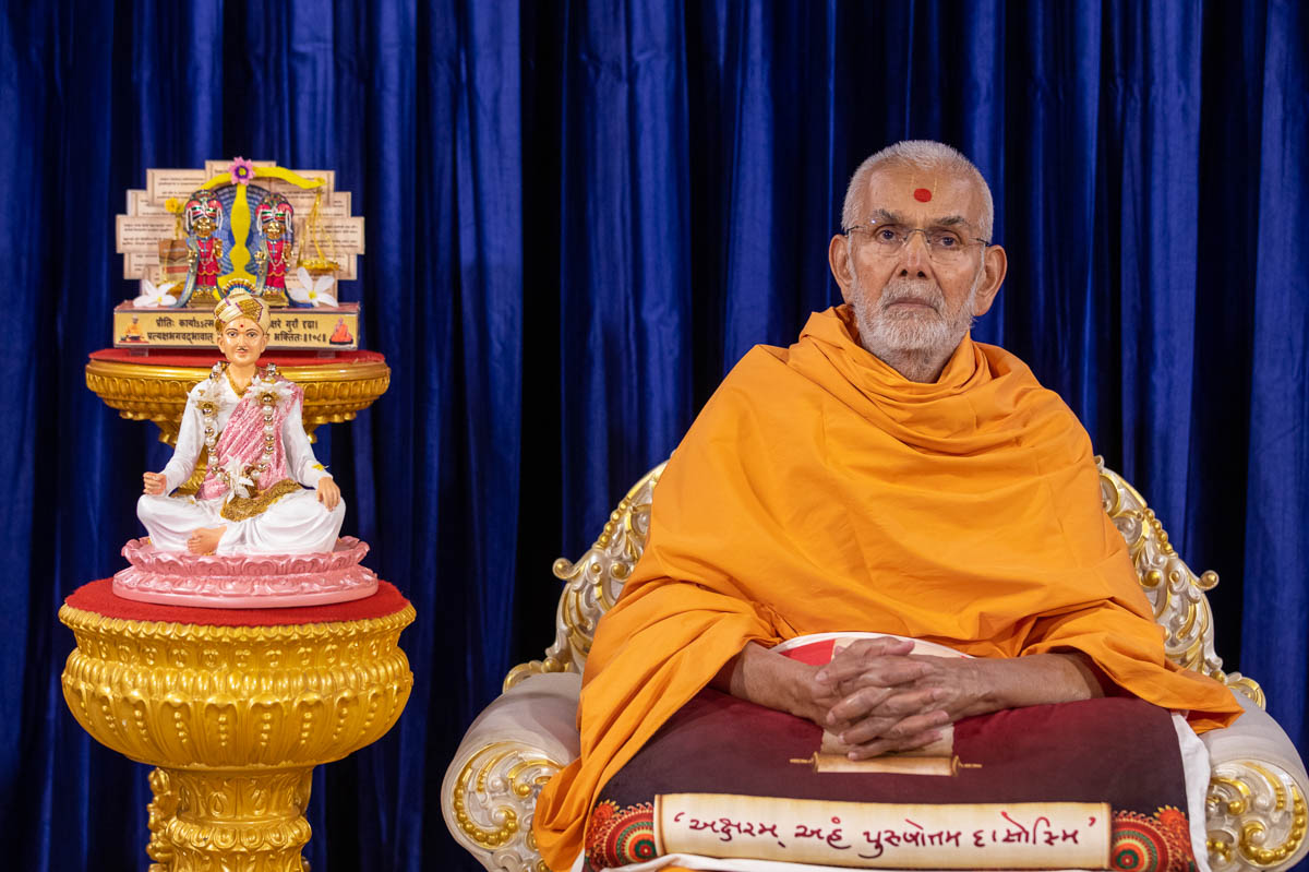 Swamishri during the Bhagatji Parva assembly in the evening