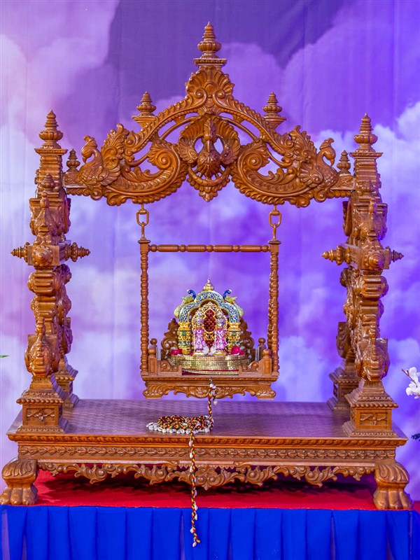 Shri Harikrishna Maharaj and Shri Gunatitanand Swami during the janmotsav celebration