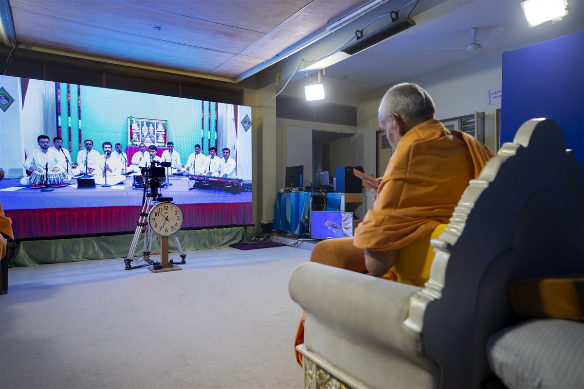 Youths sing kirtans via video conference from Melbourne Mandir
