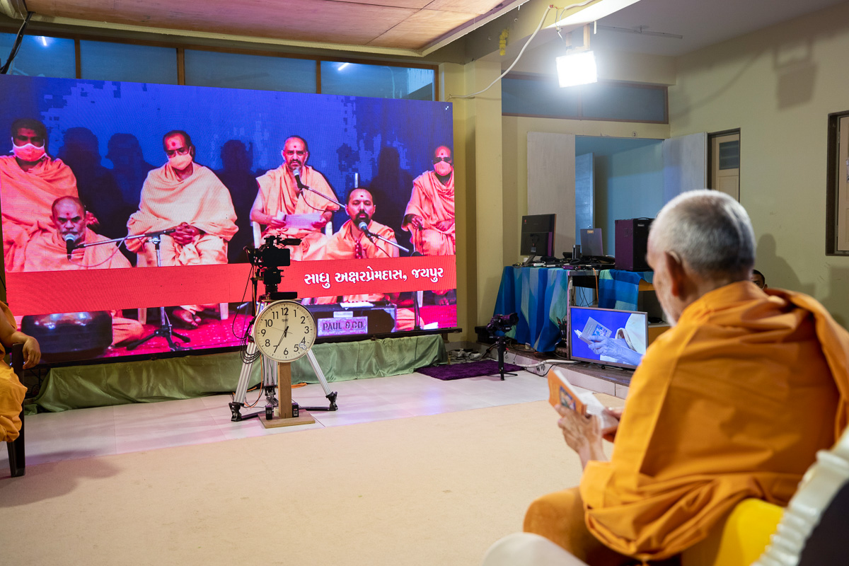 Sadhus sing kirtans via video conference from Jaipur Mandir