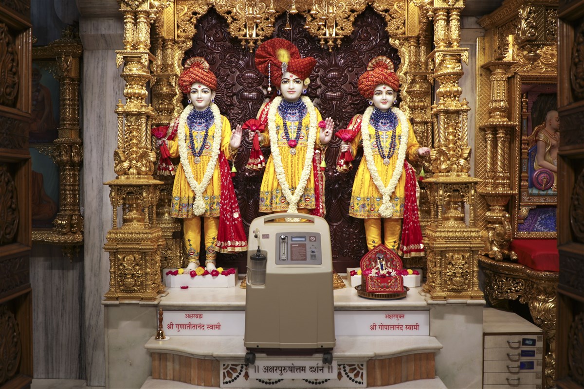 Oxygen concentrators arrived at BAPS Shri Swaminarayan Mandir, Ahmedabad
