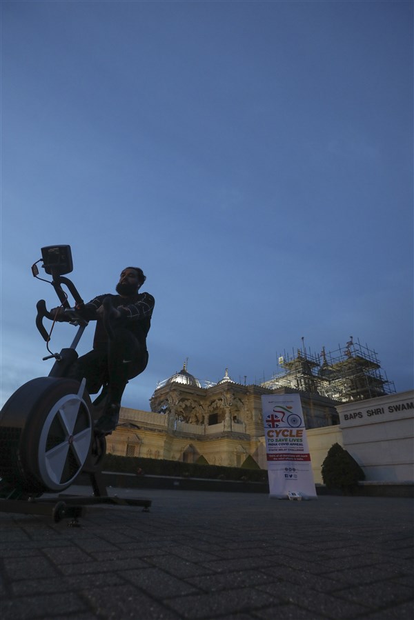 One rider shared, “I thoroughly enjoyed cycling in the early hours of the morning. It reminded me of those brave medics and volunteers working day and night in India.”