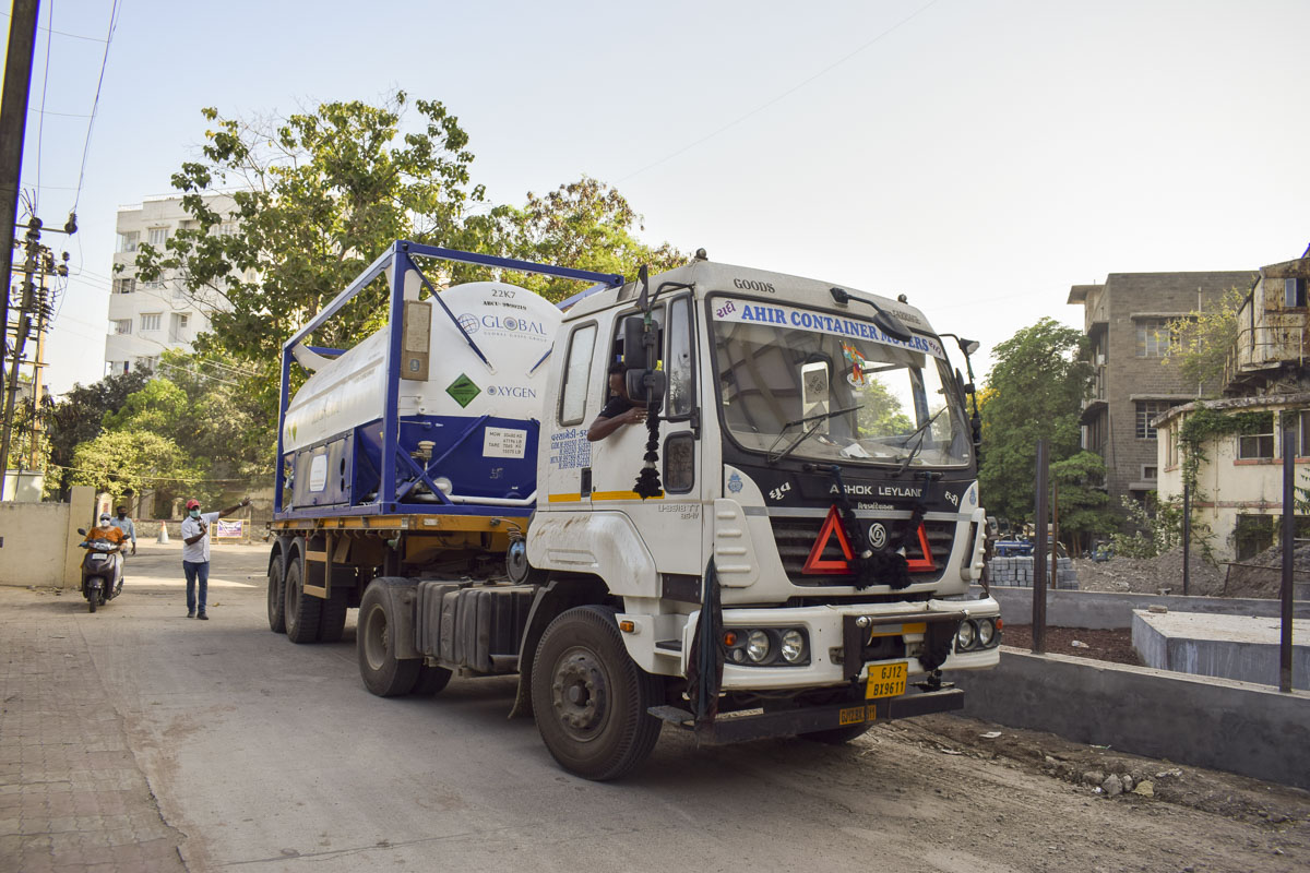 Liquid oxygen container sent from BAPS Hindu Mandir, Abu Dhabi, arrives at Jamnagar, India