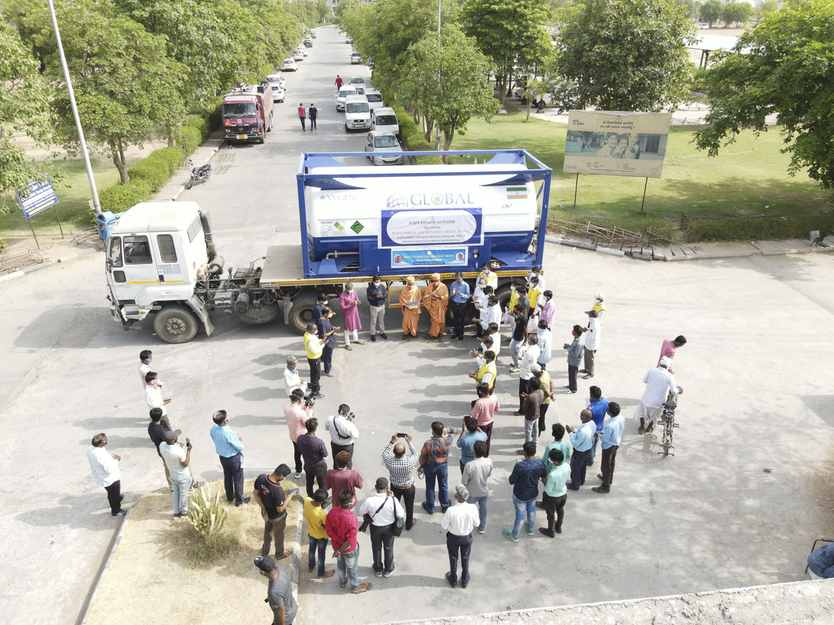Liquid oxygen container sent from BAPS Hindu Mandir, Abu Dhabi, arrives at Patan, India