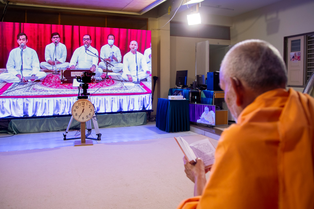 Youths sing kirtans via video conference from Toronto Mandir