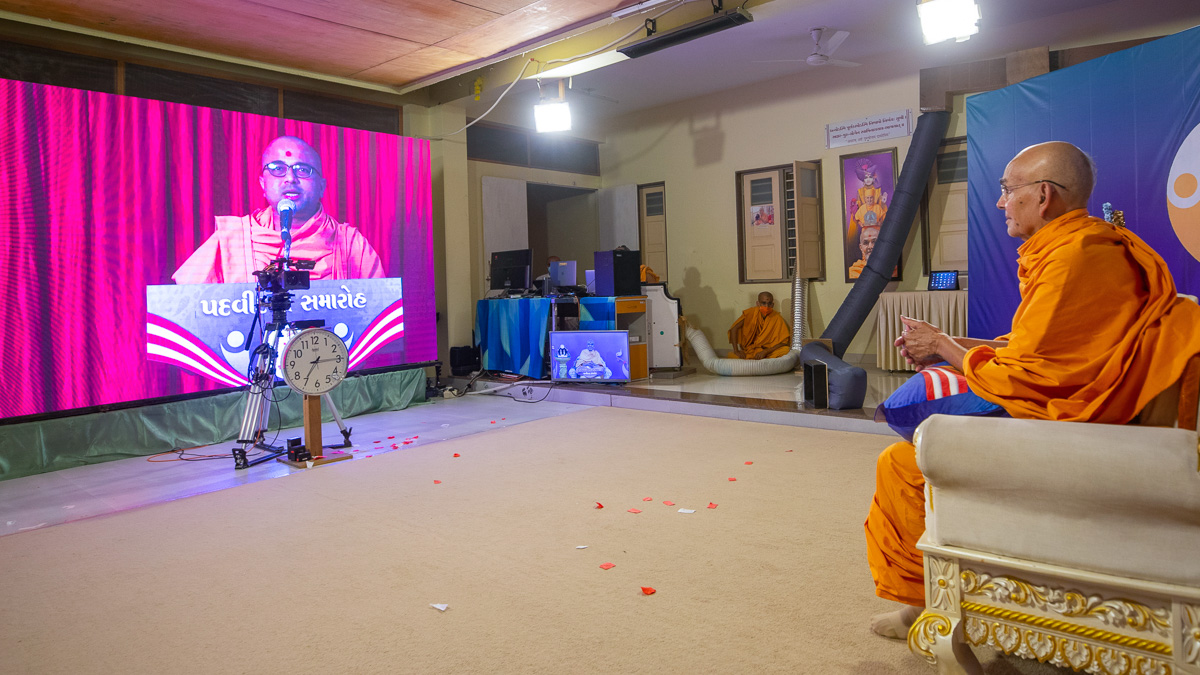 Gnanvijay Swami addresses the assembly