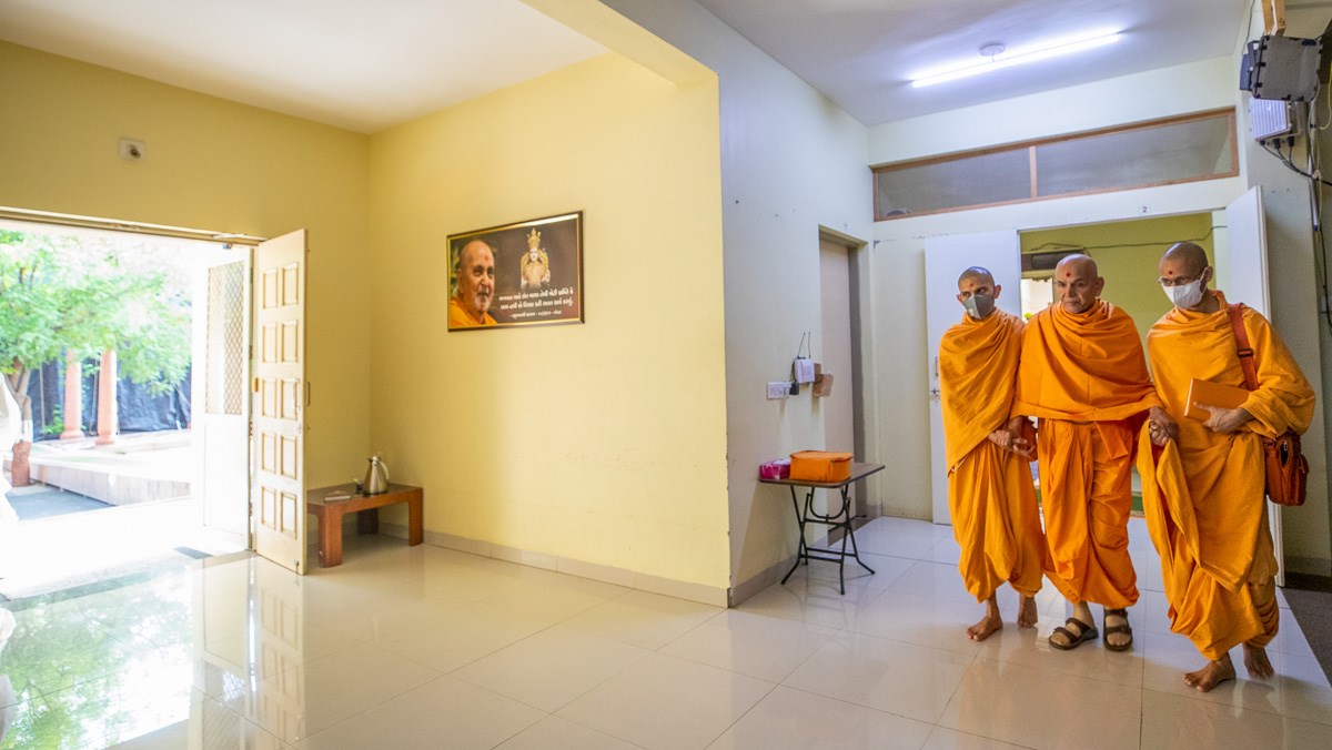 Swamishri on his way for his walk in the morning