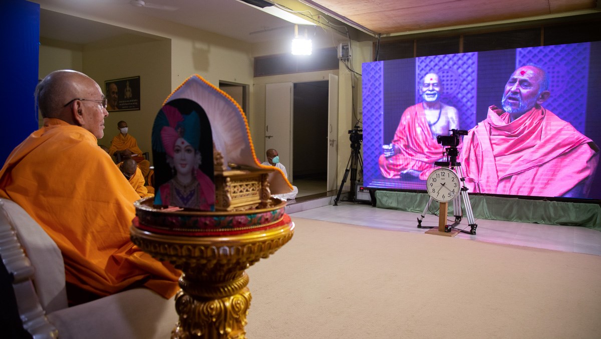 Sadhujivan Swami narrates his memories with Yogiji Maharaj