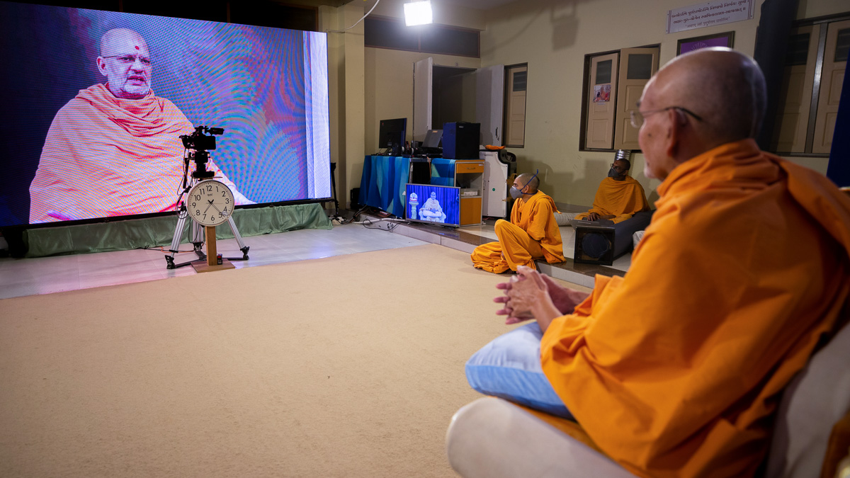 Aksharpurush Swami narrates his memories with Yogiji Maharaj