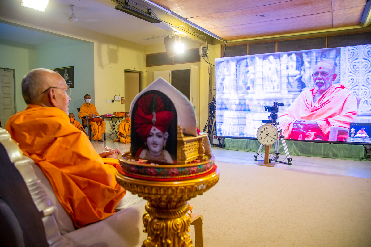 Shrijiswarup Swami narrates his memories with Yogiji Maharaj