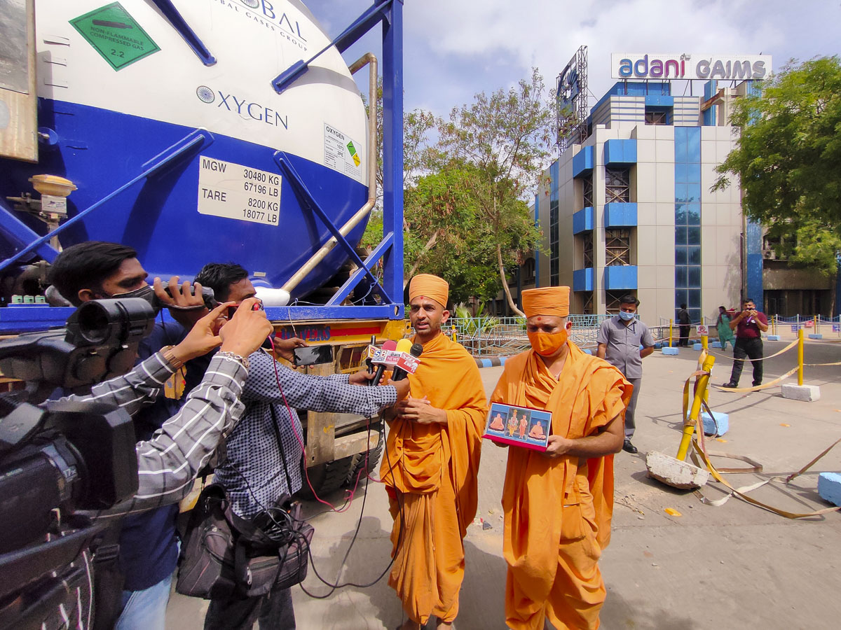 Vivekmangal Swami addresses the news channels