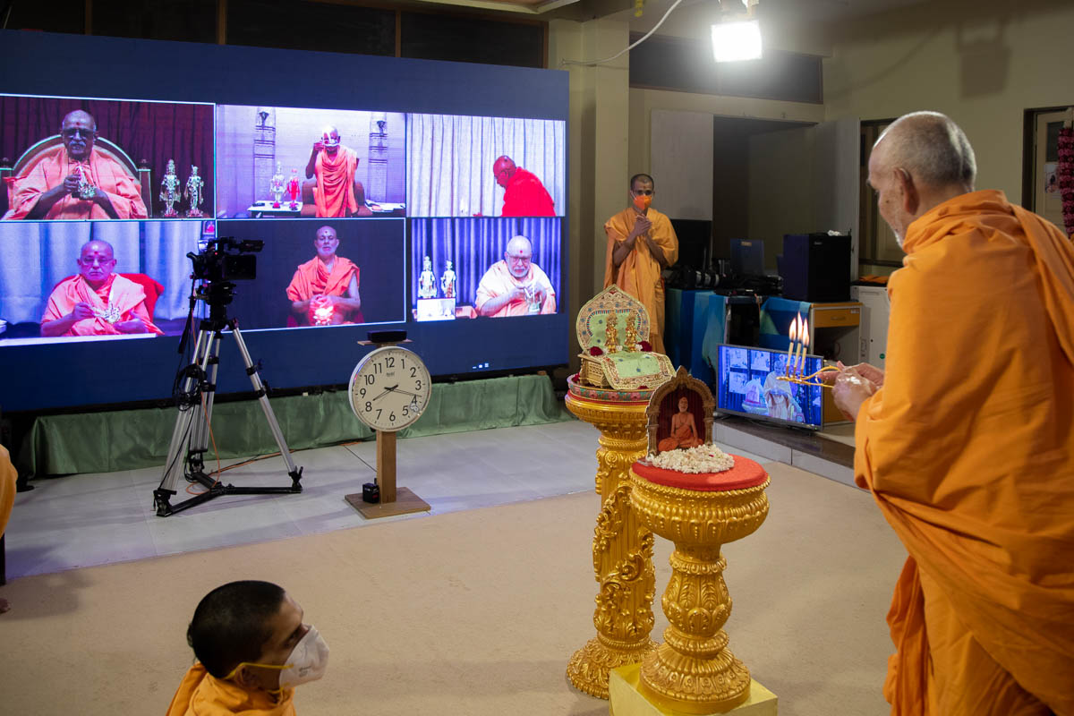 Senior sadhus perform the arti via video conference