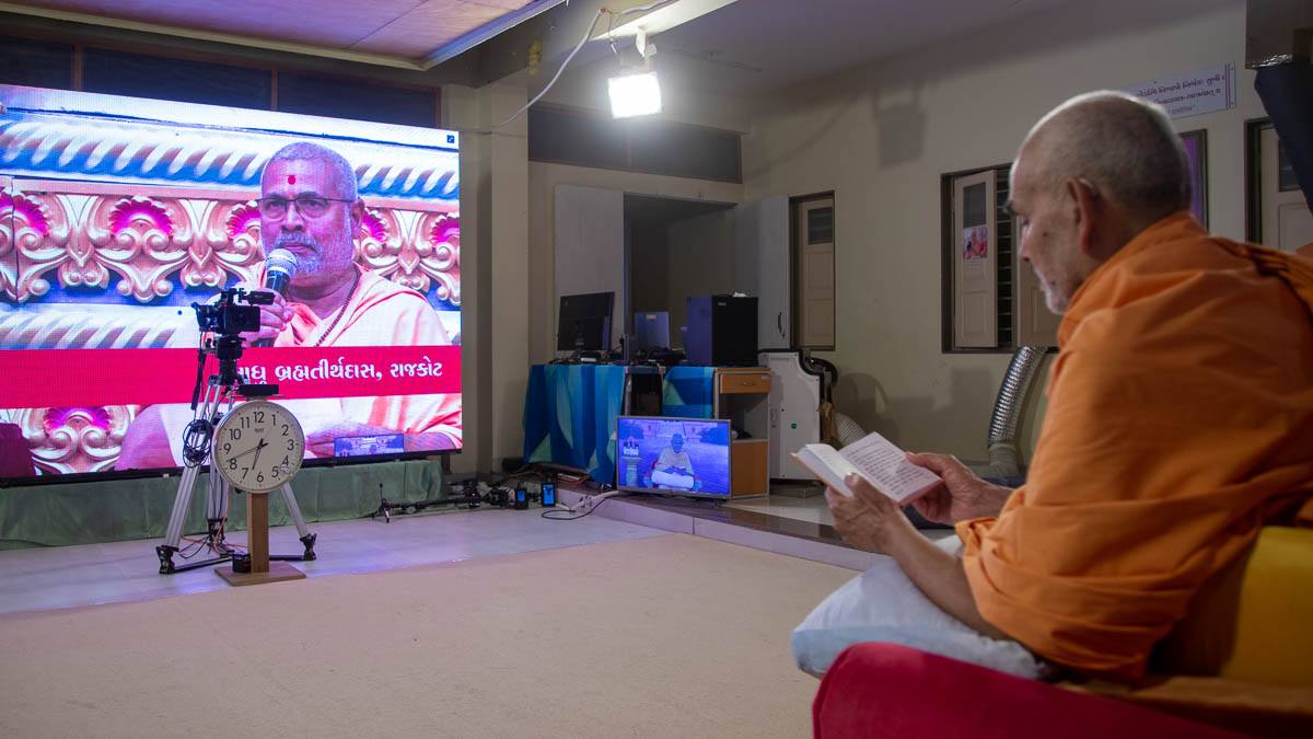 Brahmatirth Swami leads the recital of the daily prayers via video conference from Rajkot Mandir
