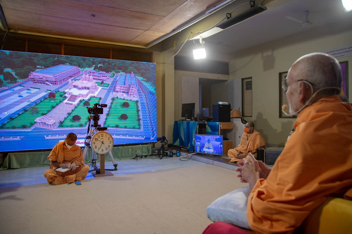 Swamishri observes a site plan of BAPS Shri Swaminarayan Mandir, Morbi, India