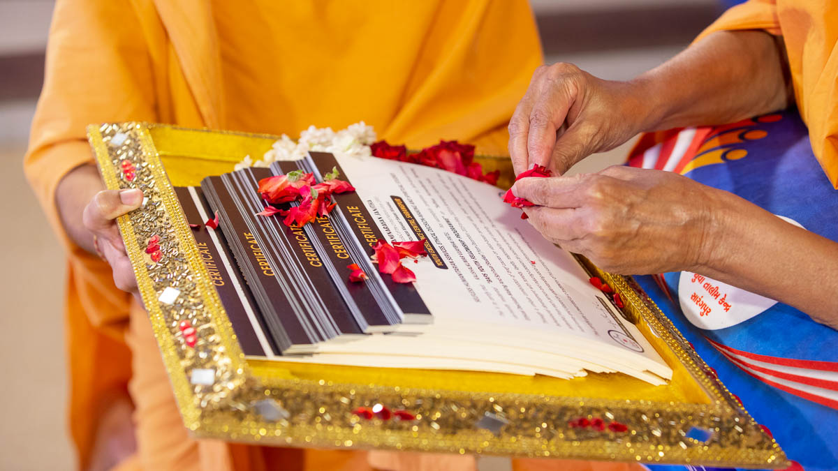 Swamishri sanctifies certificates