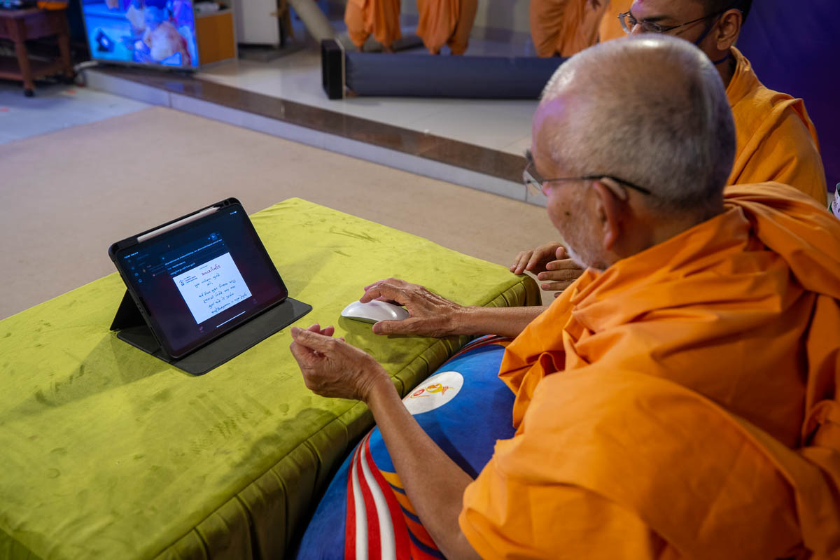 Swamishri sends a letter of blessings to the YTK youths via email