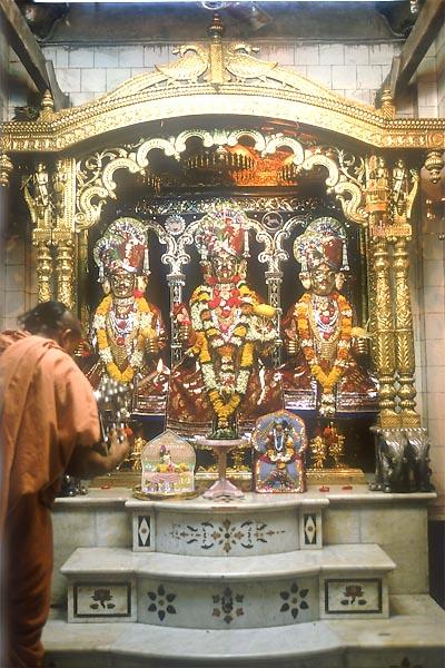  (L to R) Shri Ichharamji, Shriji Maharaj, Shri Raghuvirji Maharaj