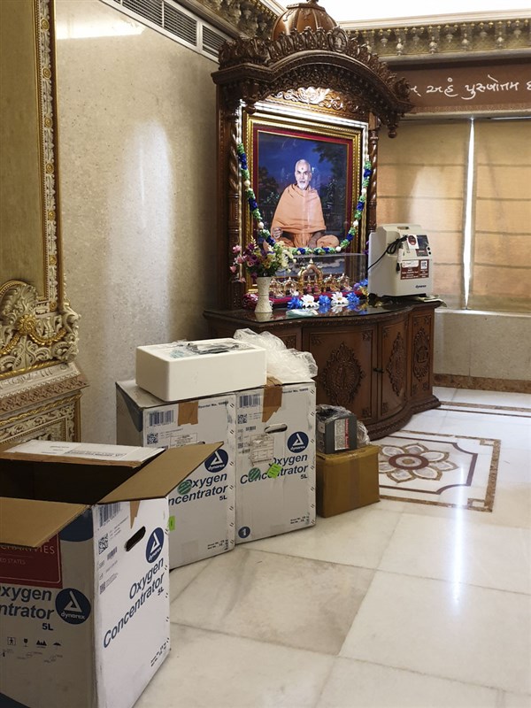 Oxygen concentrators distribution, Mumbai