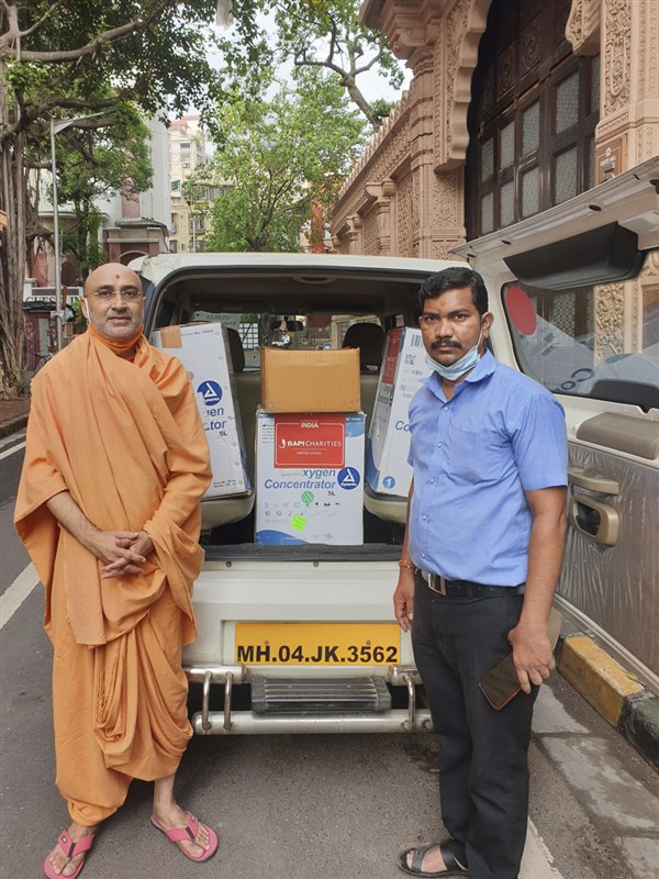 Oxygen concentrators distribution, Mumbai