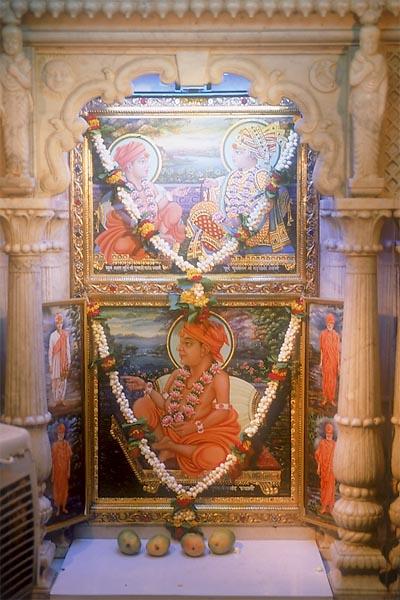  Swamishri engaged in darshan and performance of pradakshina of Akshar Deri  