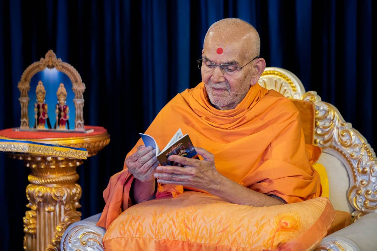 Swamishri observes a new print publication 'Nachiketa'