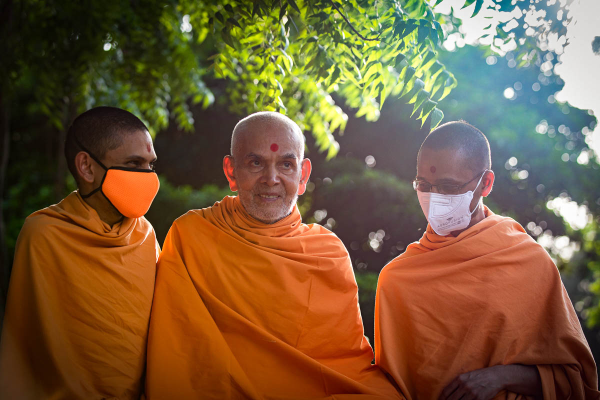 Swamishri in the Shativan grounds
