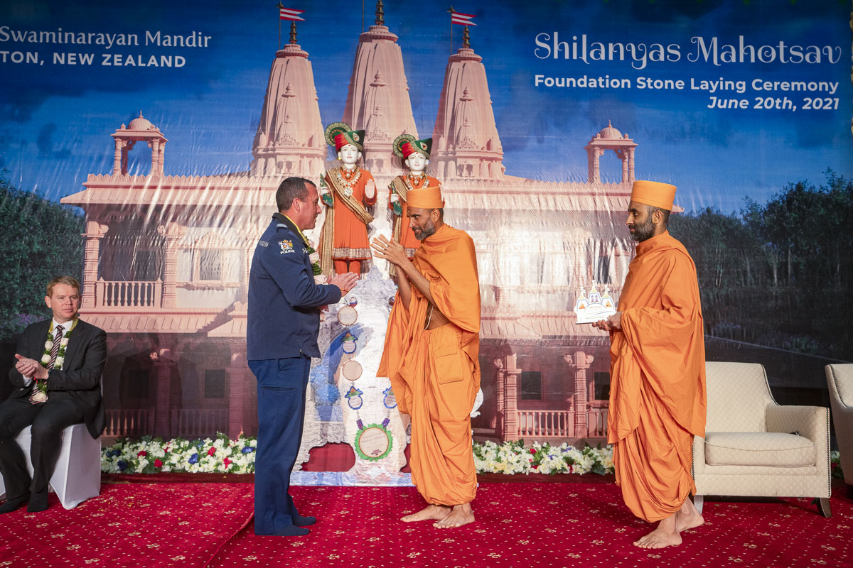 Paramchintan Swami greets an invited guest
