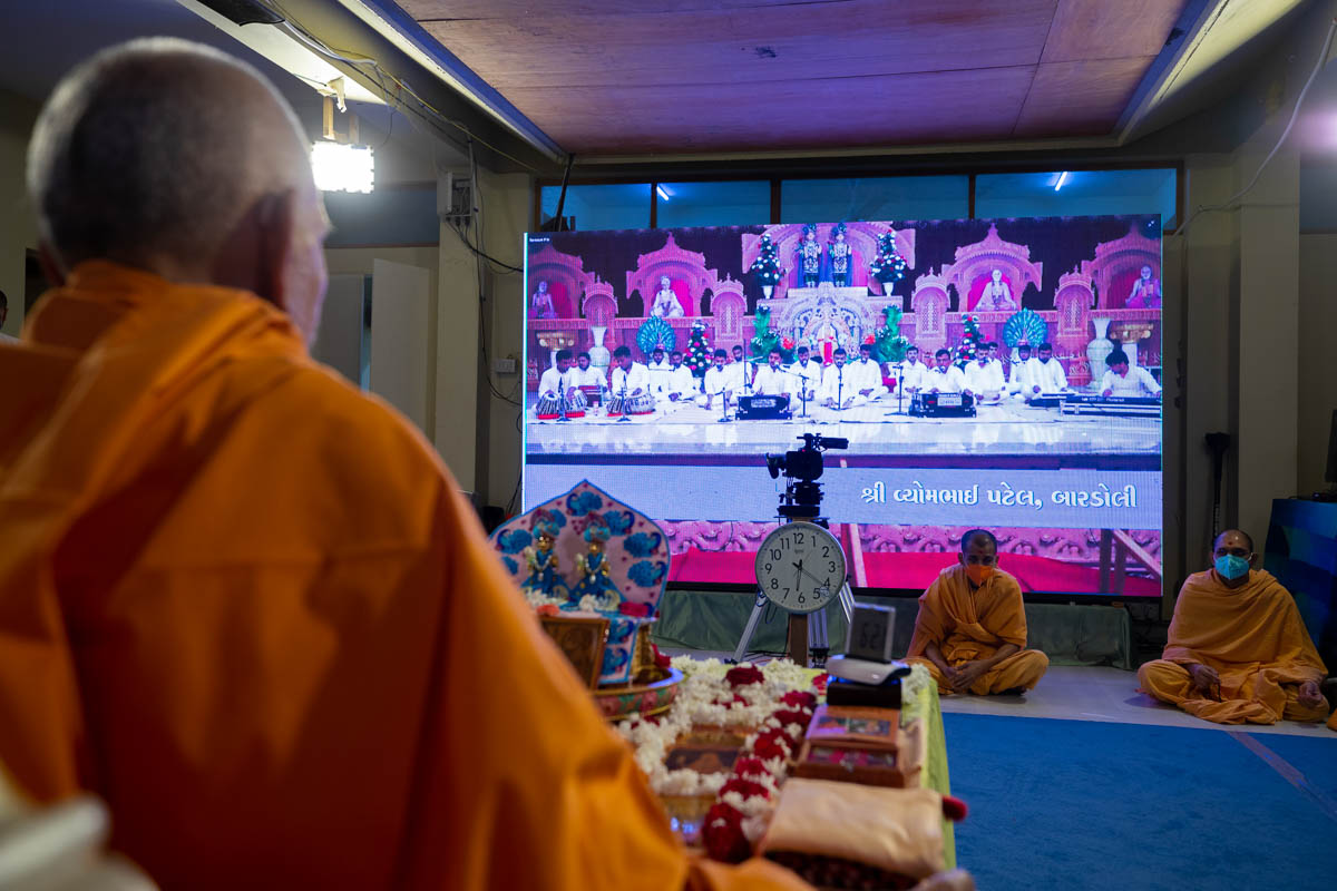 Youths of Bardoli sing kirtans via video conference