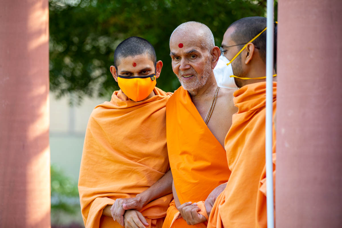 Swamishri during his walk
