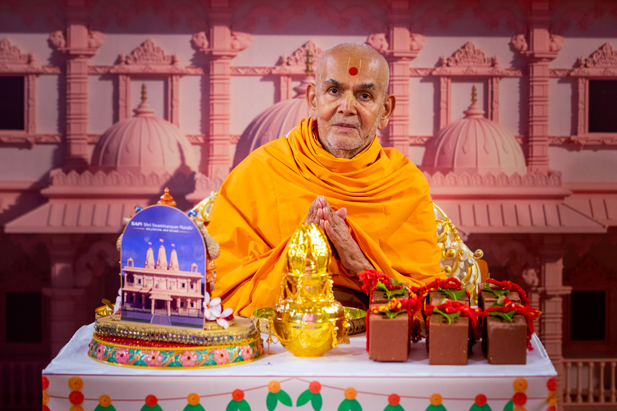 Param Pujya Mahant Swami Maharaj performs mahapuja rituals for the new BAPS Shri Swaminarayan Mandir, Wellington, New Zealand