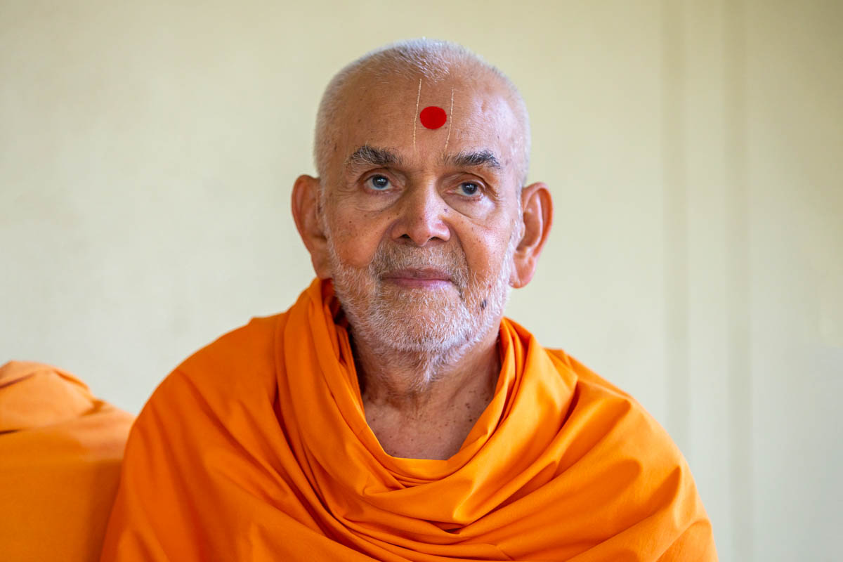 Swamishri during his walk 