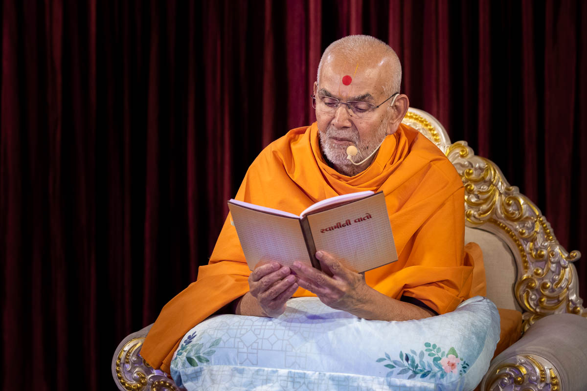 Swamishri discourses on the Swamini Vato 