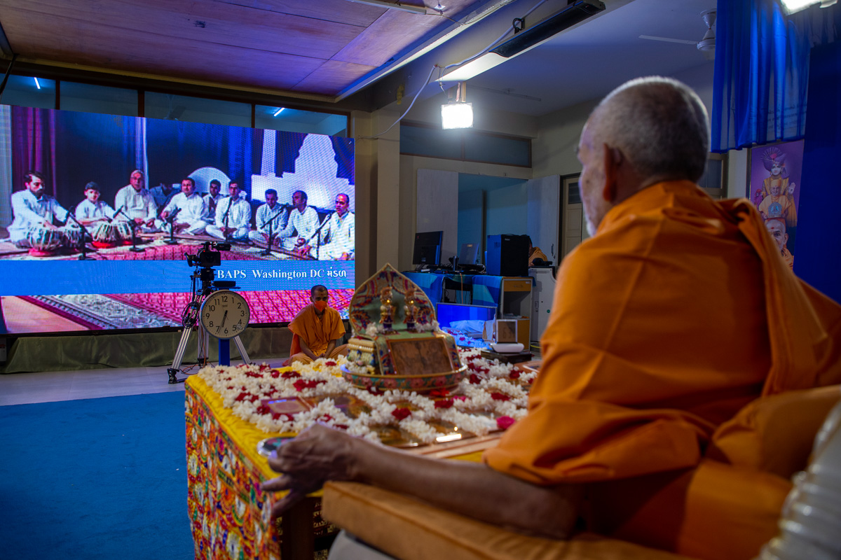 Youths sing kirtans via video conference from Washington DC, USA