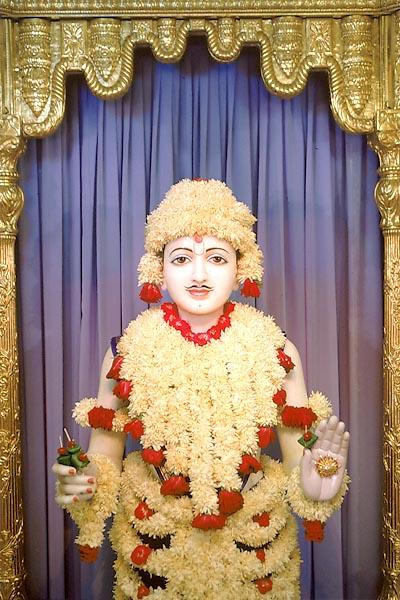  Shri Ghanshyam Maharaj attired in flowers