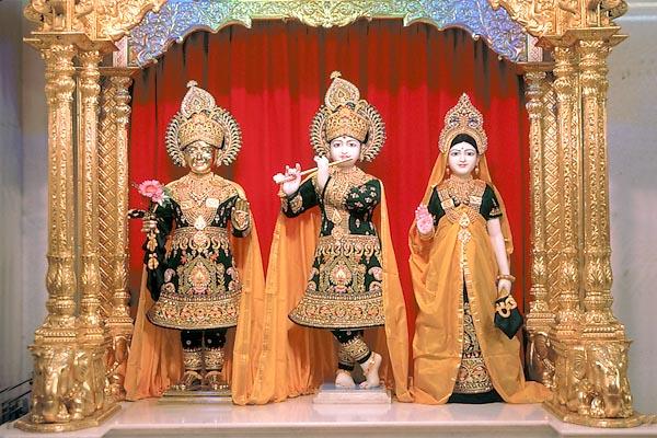  Shri Harikrishna Maharaj and Shri Radha Krishna Dev