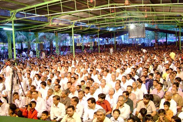  Devotees keenly listen to the discourse