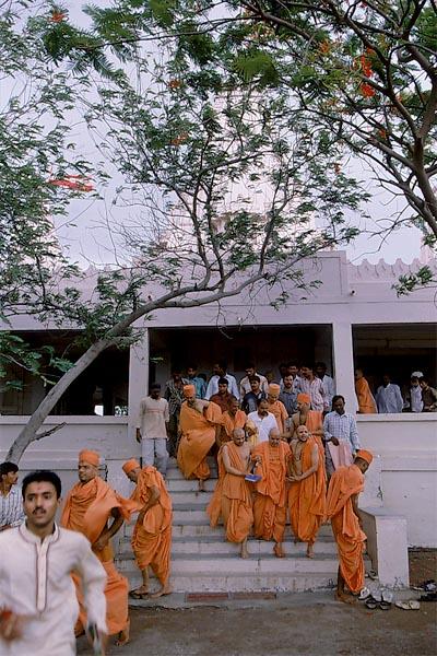  Swamishri departs from the mandir   