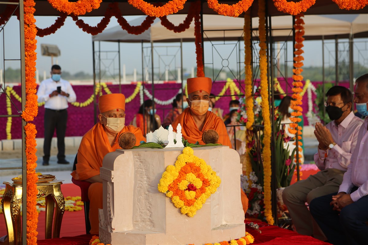 Pujya Ishwarcharan Swami performs Kumbhi Pujan rituals of the BAPS Hindu Mandir, Abu Dhabi, UAE