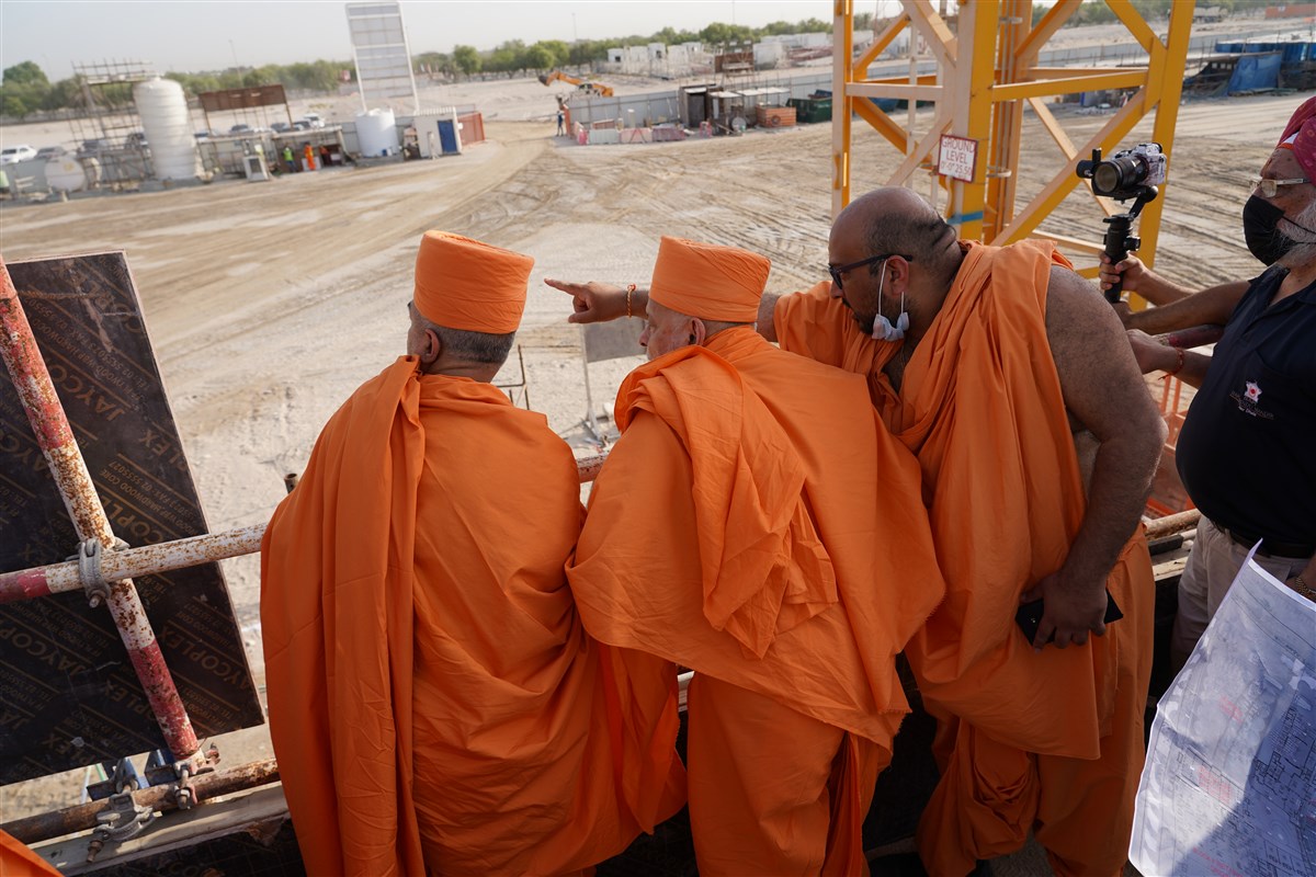 Pujya Ishwarcharan Swami observes the mandir site