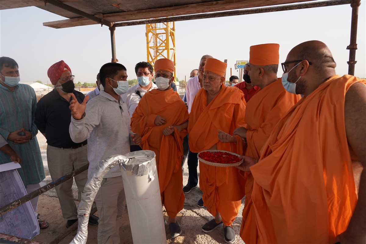 Pujya Ishwarcharan Swami observes the mandir site