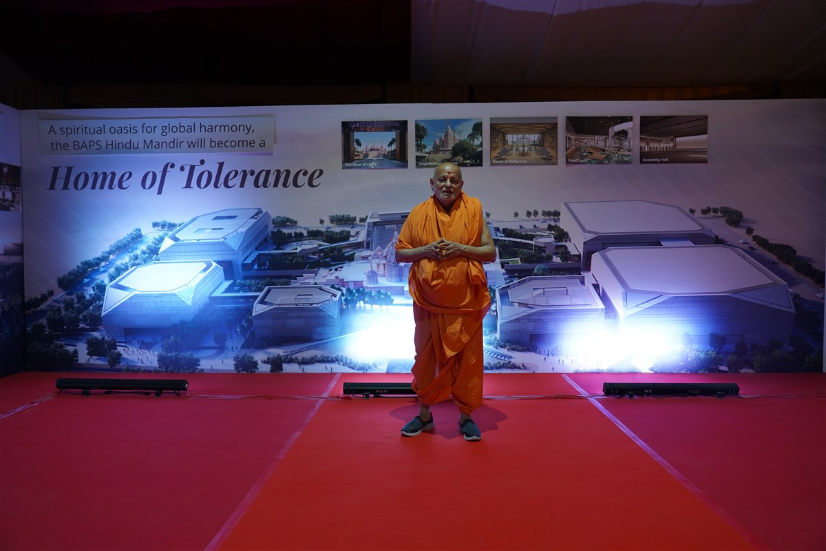 Pujya Ishwarcharan Swami views the on-site exhibition