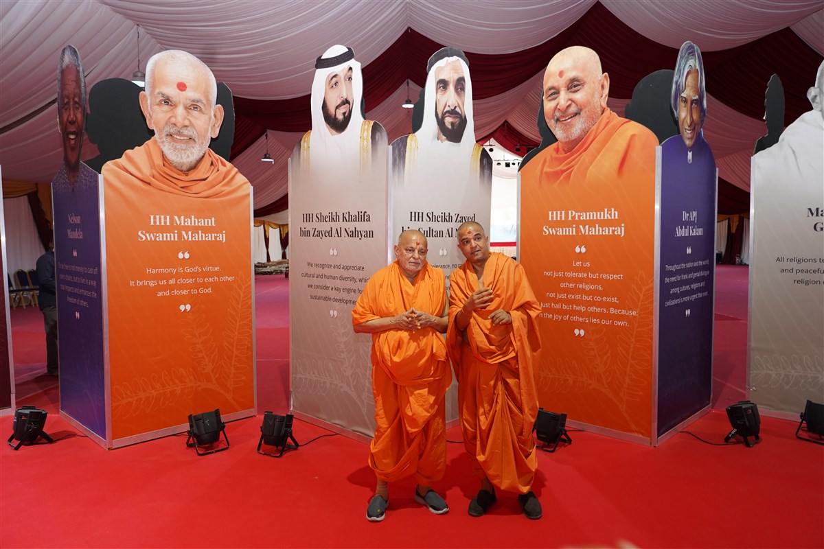 Pujya Ishwarcharan Swami views the on-site exhibition