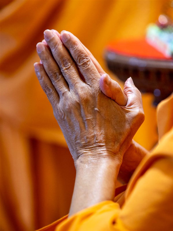 Swamishri greets sadhus with folded hands