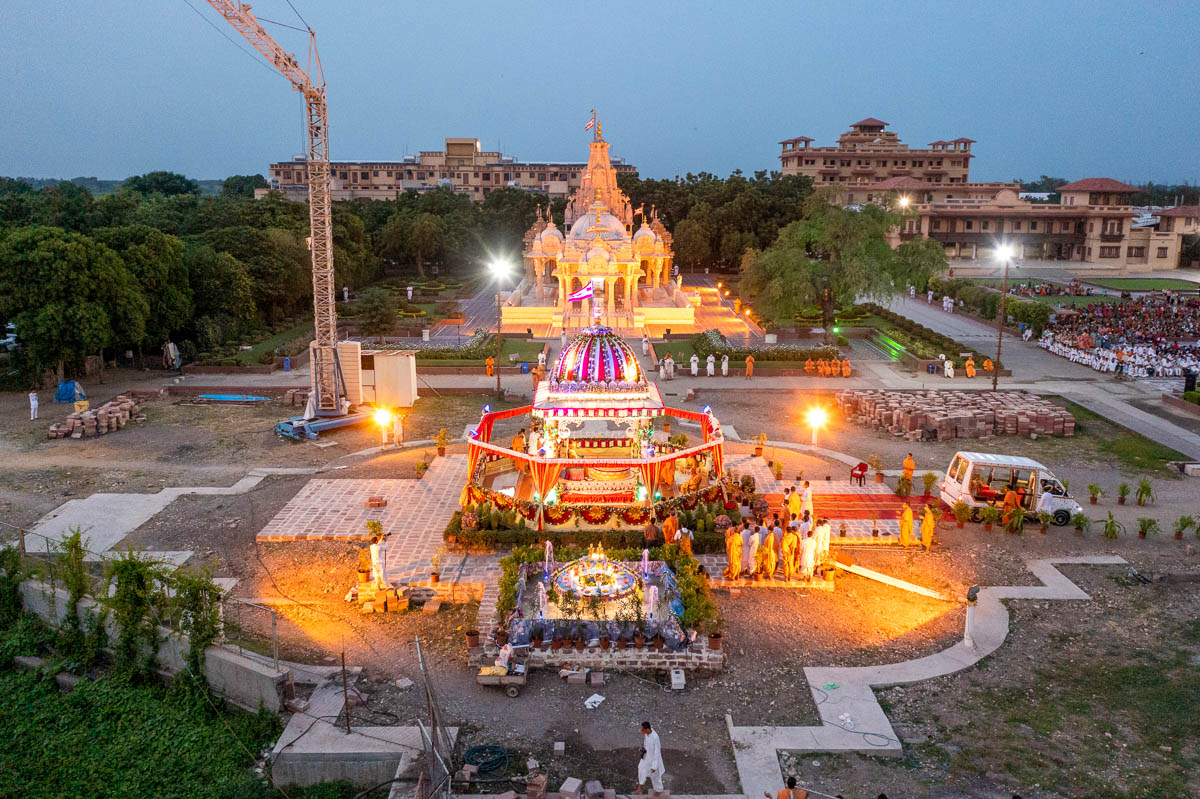 Aerial view of Shri Yagnapurush Smruti Mandir and Brahmaswarup Pramukh Swami Maharaj's samadhi sthan
