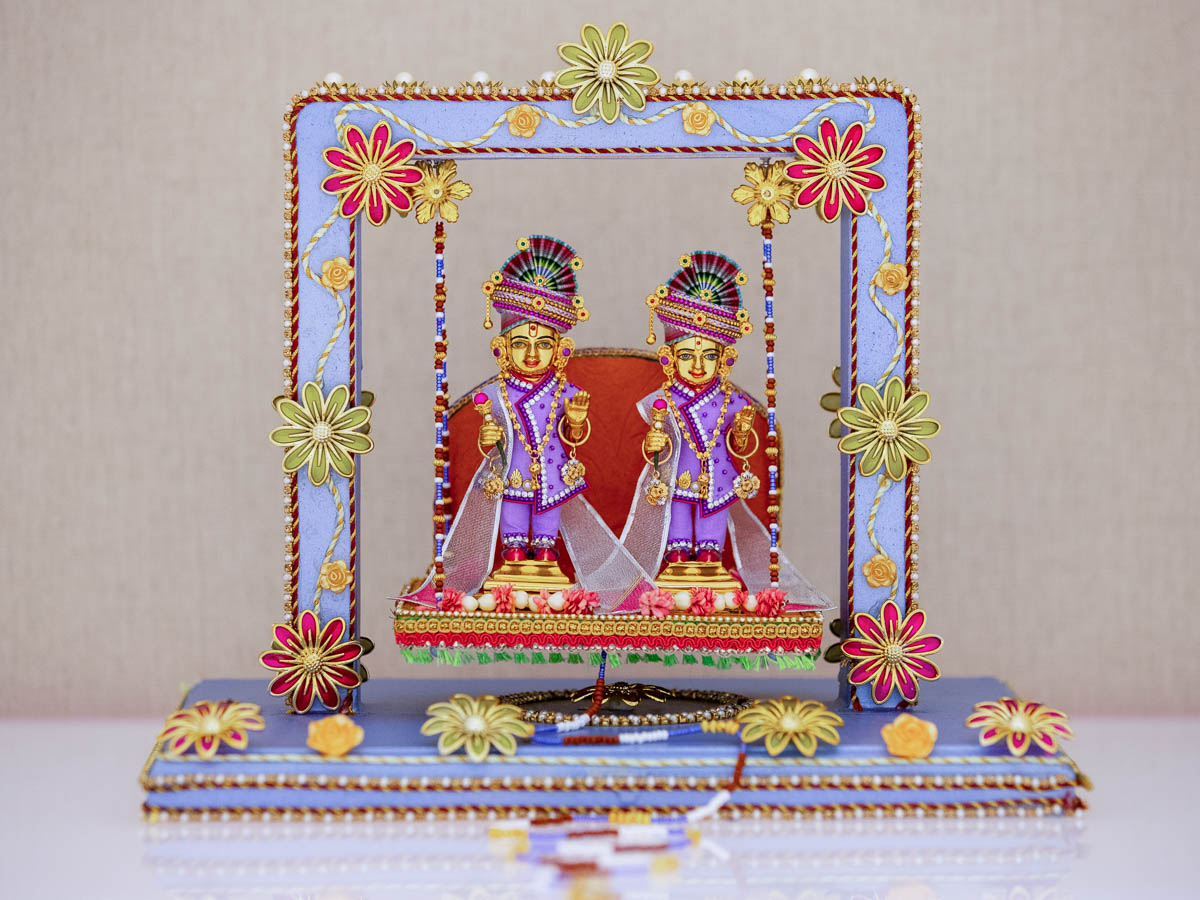 Shri Harikrishna Maharaj and Shri Gunatitanand Swami