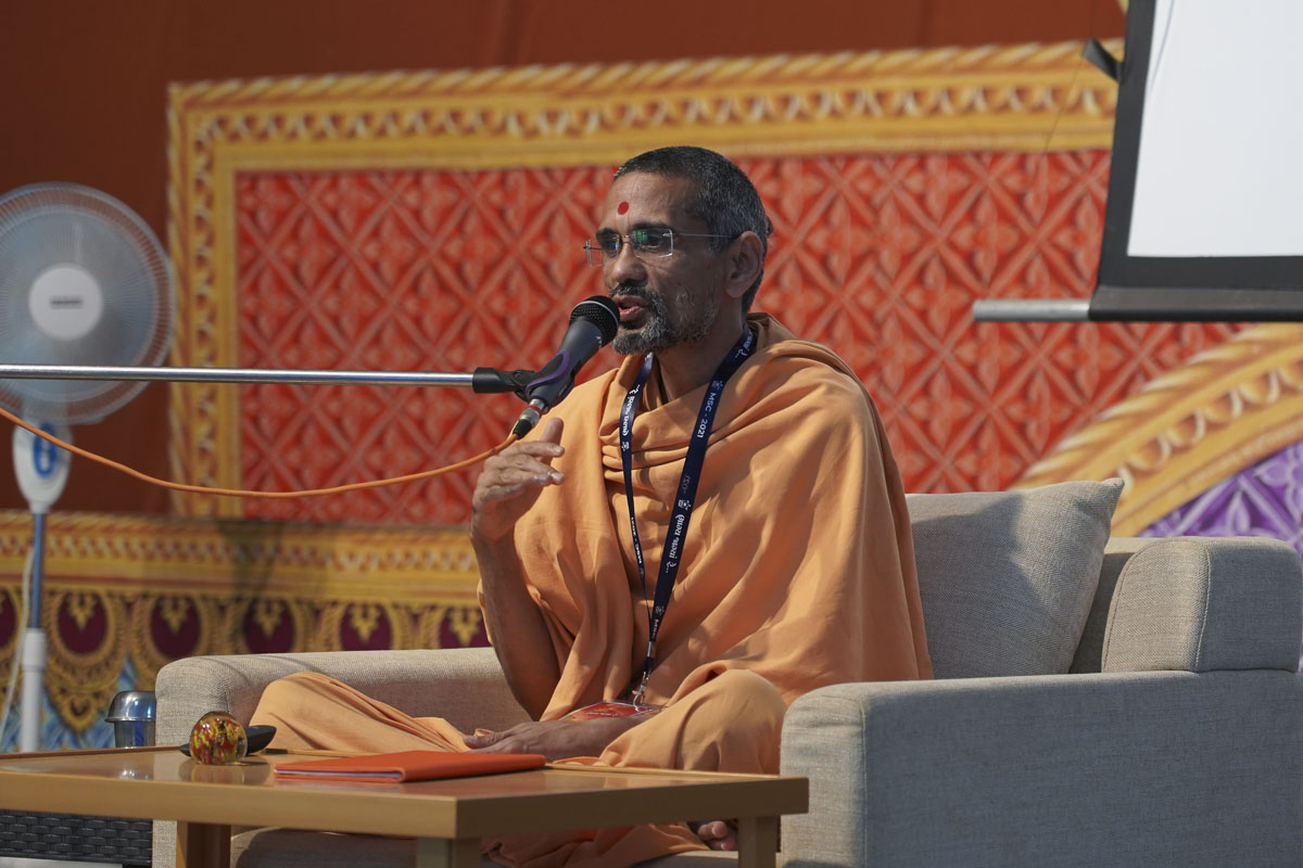Atmatrupt Swami addresses the conference