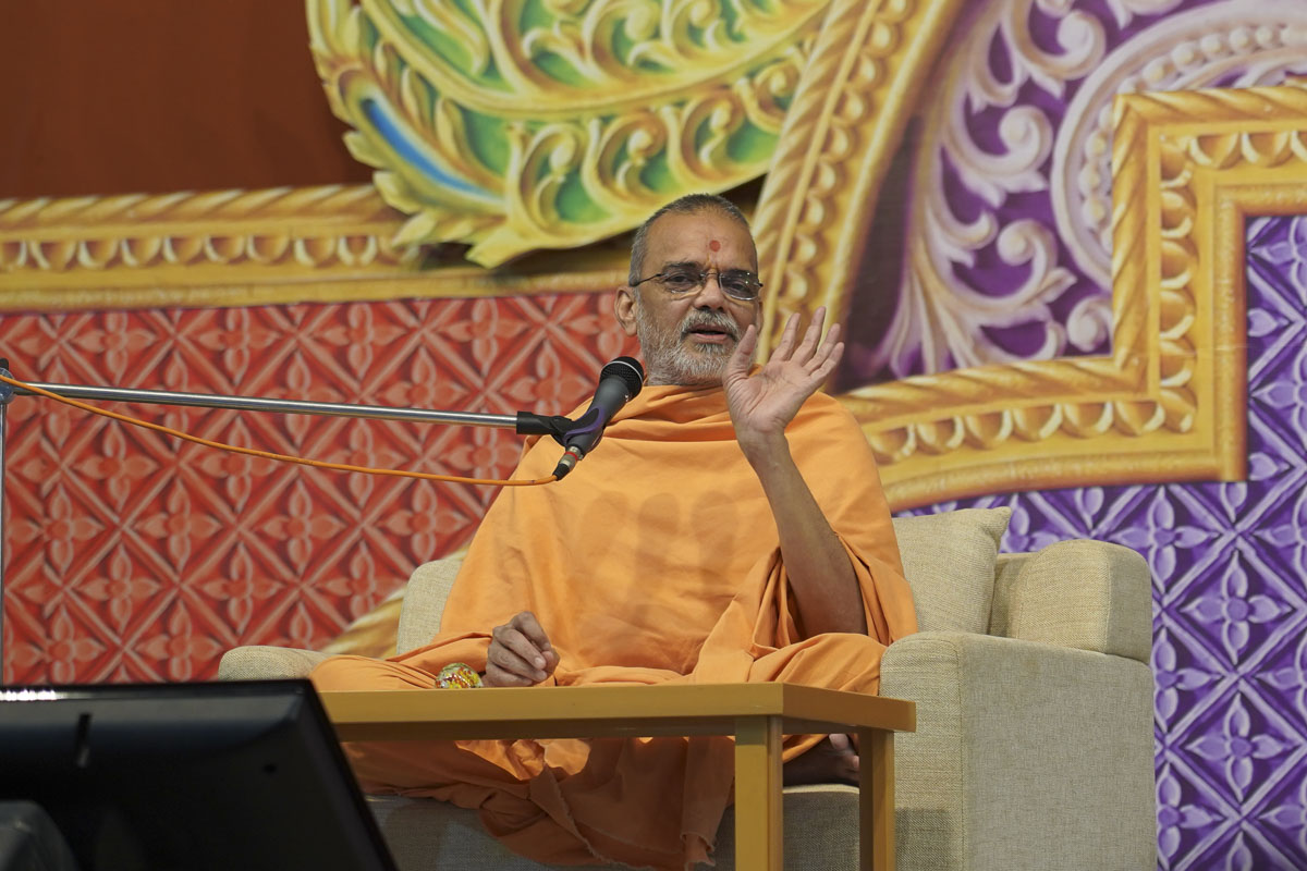 Narayanmuni Swami addresses the conference
