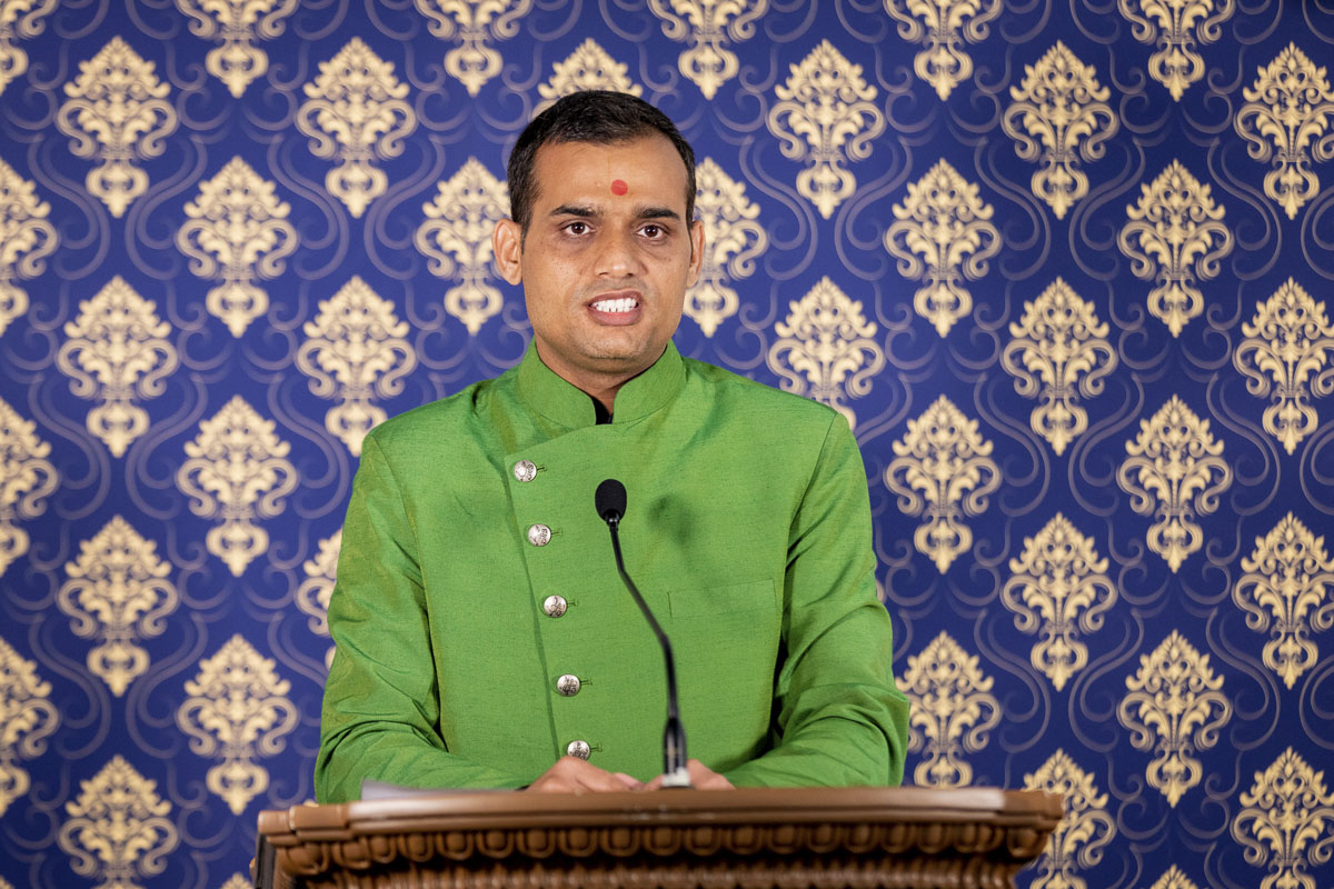 A devotee addresses the assembly